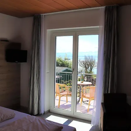 Strandhaus Πανσιόν 3*